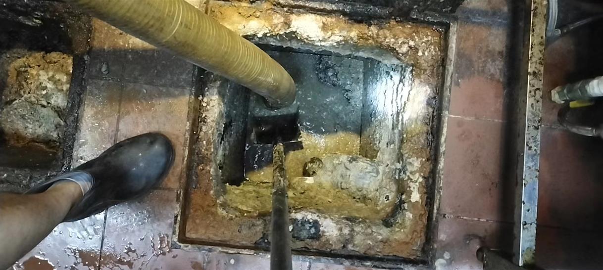 郊区污水池清理一般都有毒气，怎么预防中毒呢？