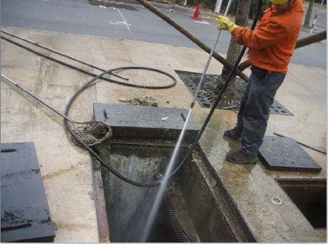 郊区池底污泥如何清理