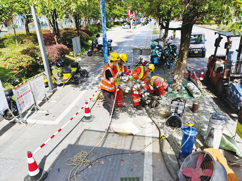  郊区UV-CIPP紫外光固化修复